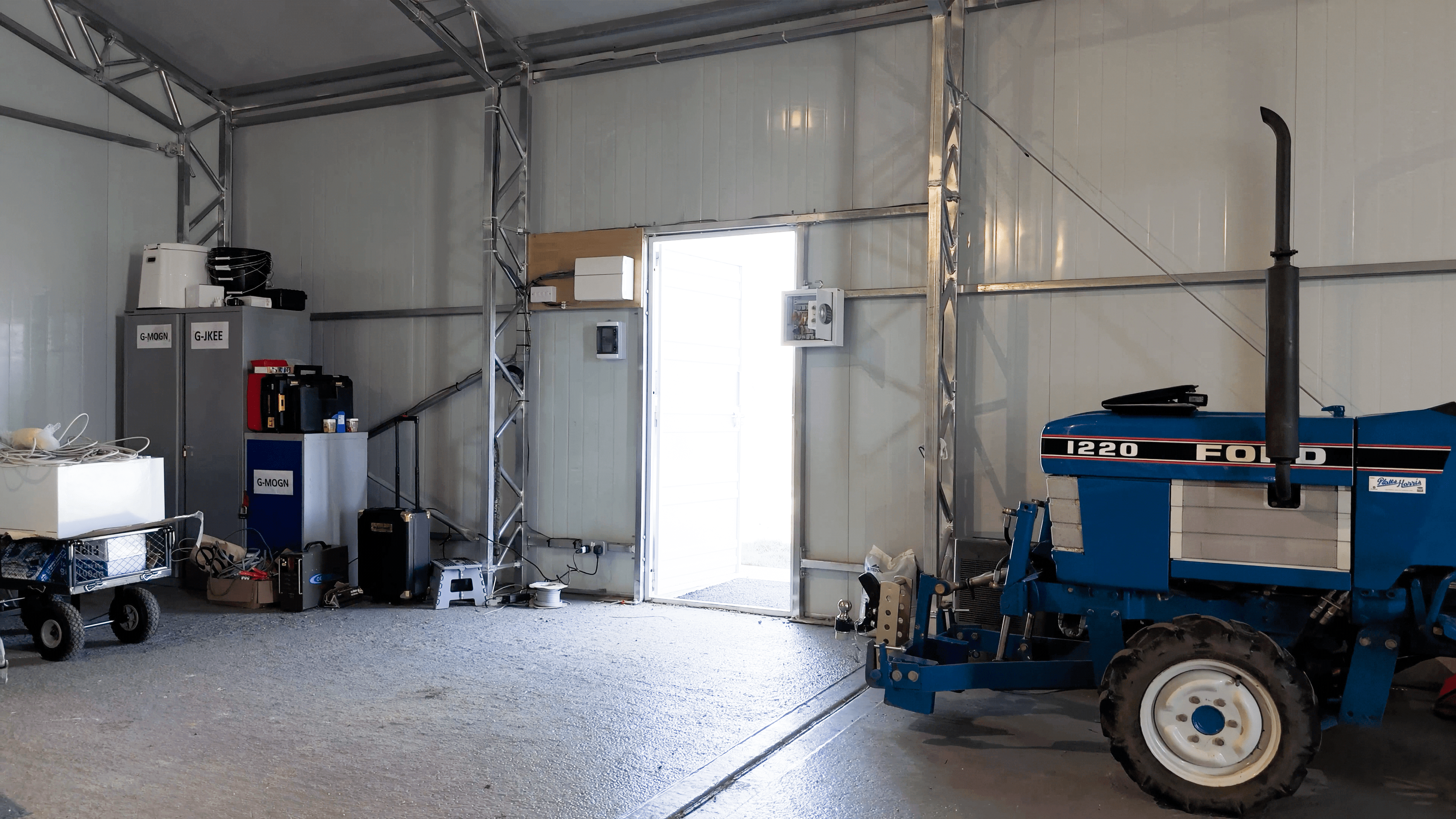 Hangar de aviones de acero