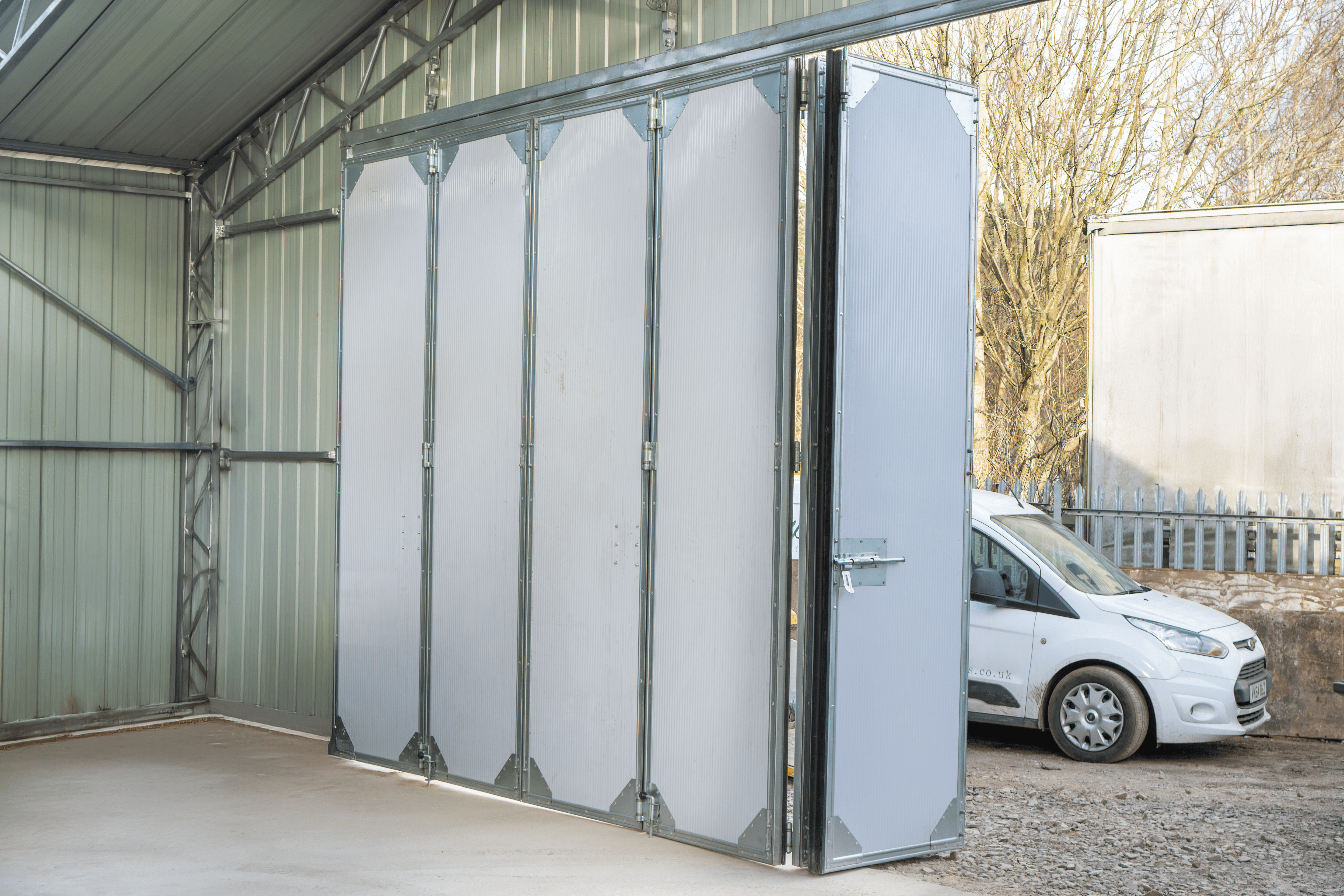 Hangar de aviones de acero