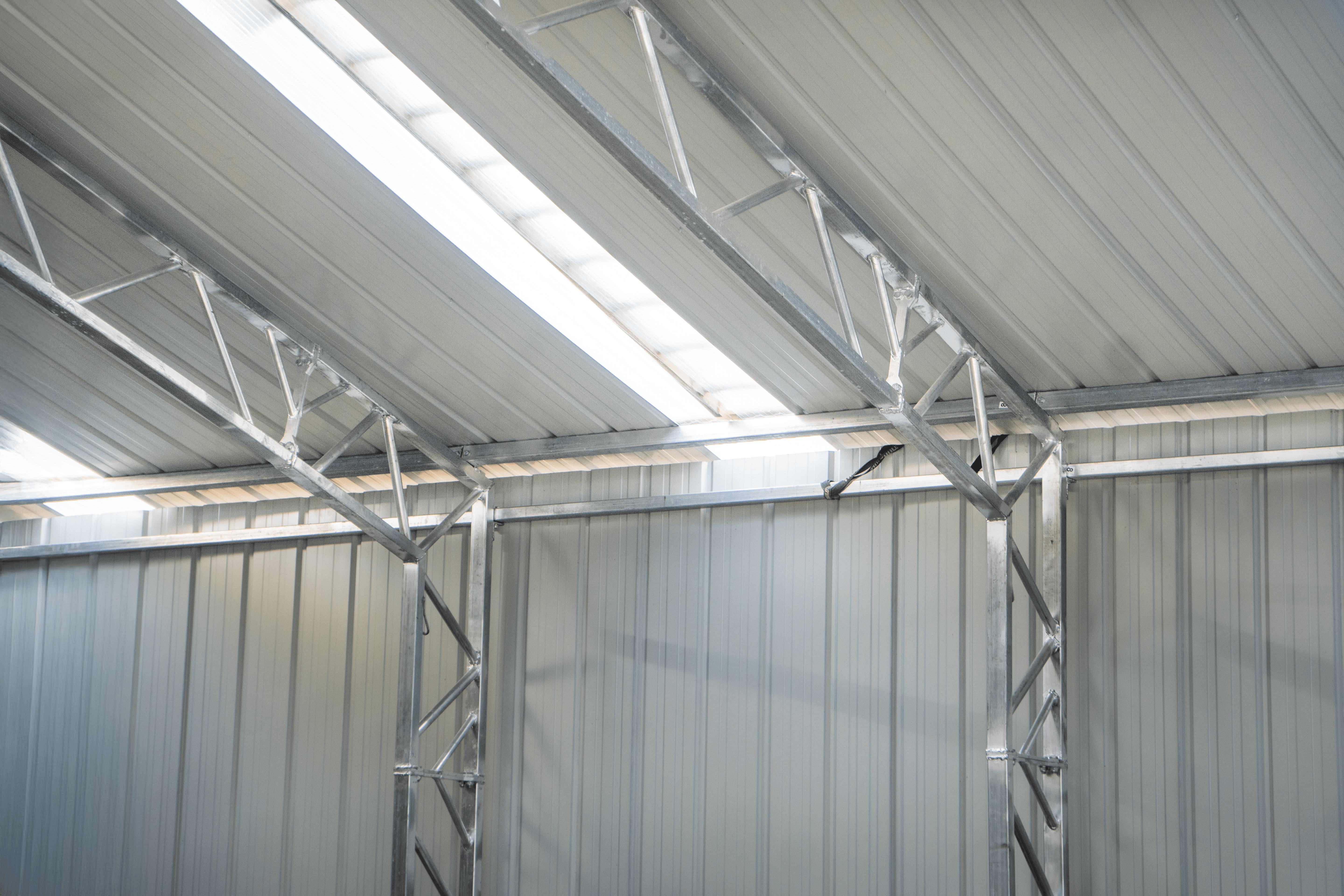 Hangar de aviones de acero