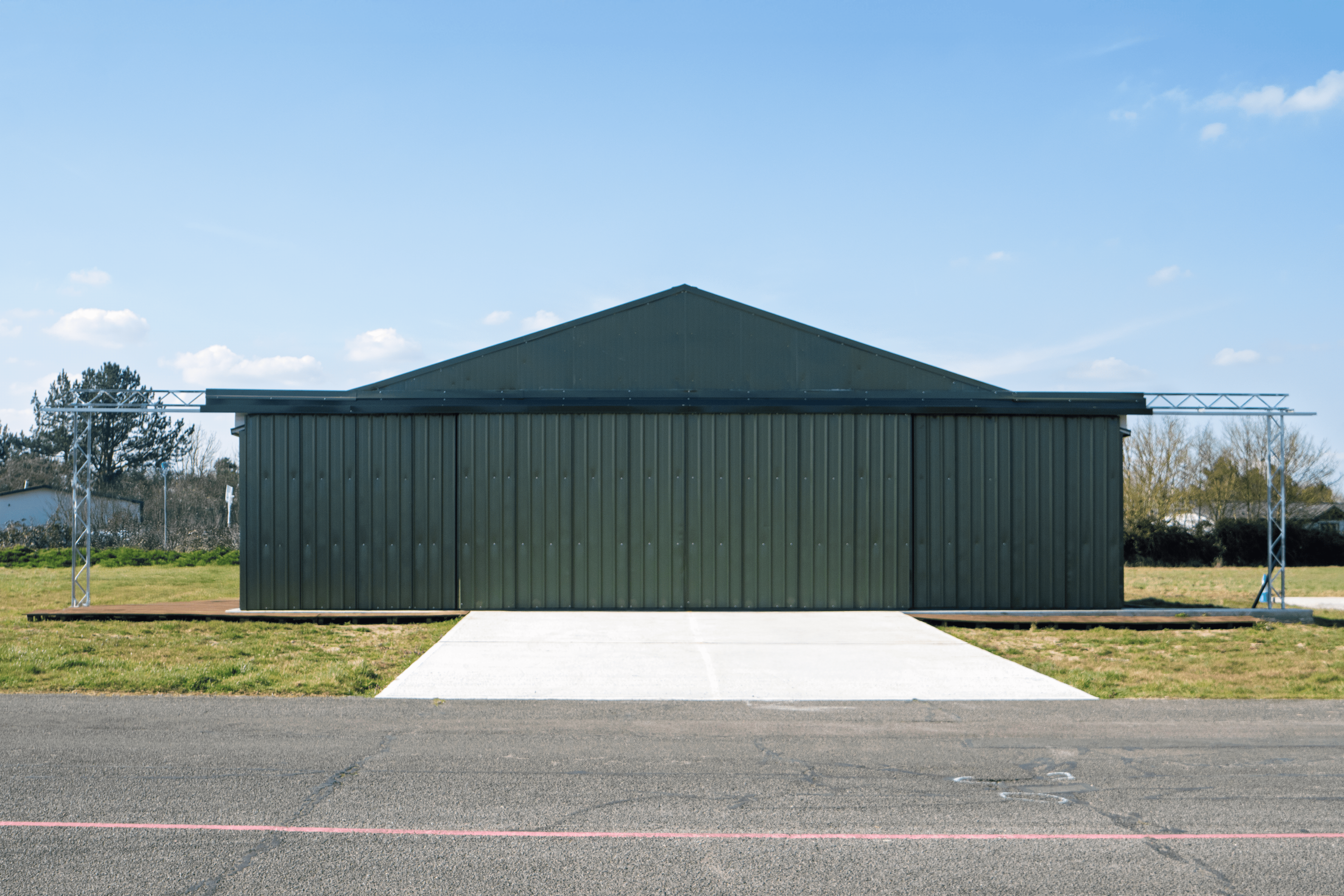Hangar de aviones de acero