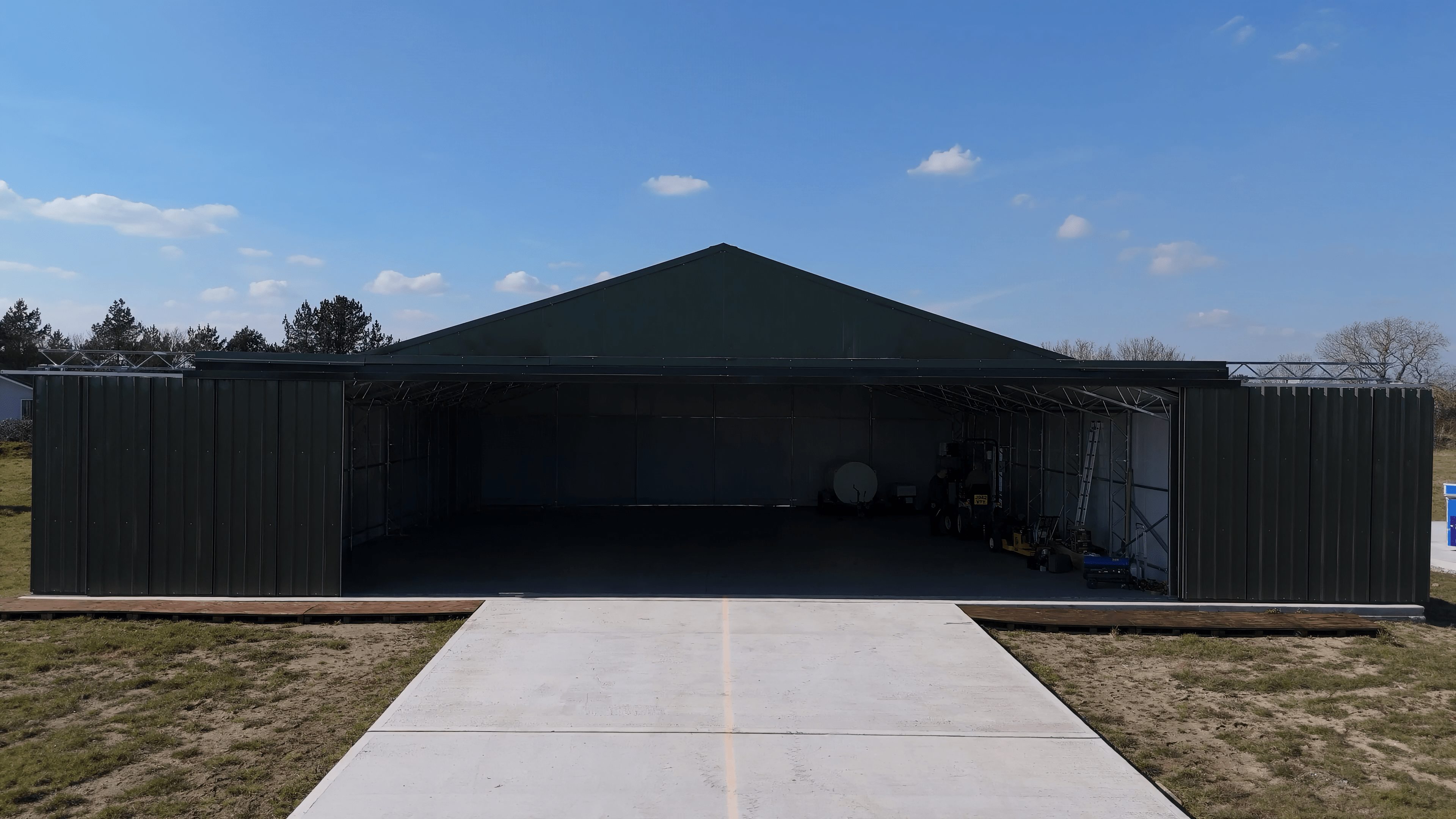 Hangar de aviones de acero