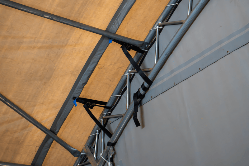 Refugio de Contenedor - 60ft x 40ft x 20ft (18.3m x 12m x 6m) Instalado en el Exterior de los contenedores