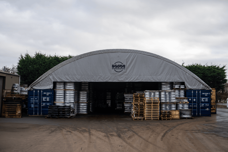 Refugio de Contenedor - 60ft x 40ft x 20ft (18.3m x 12m x 6m) Instalado en el Exterior de los contenedores