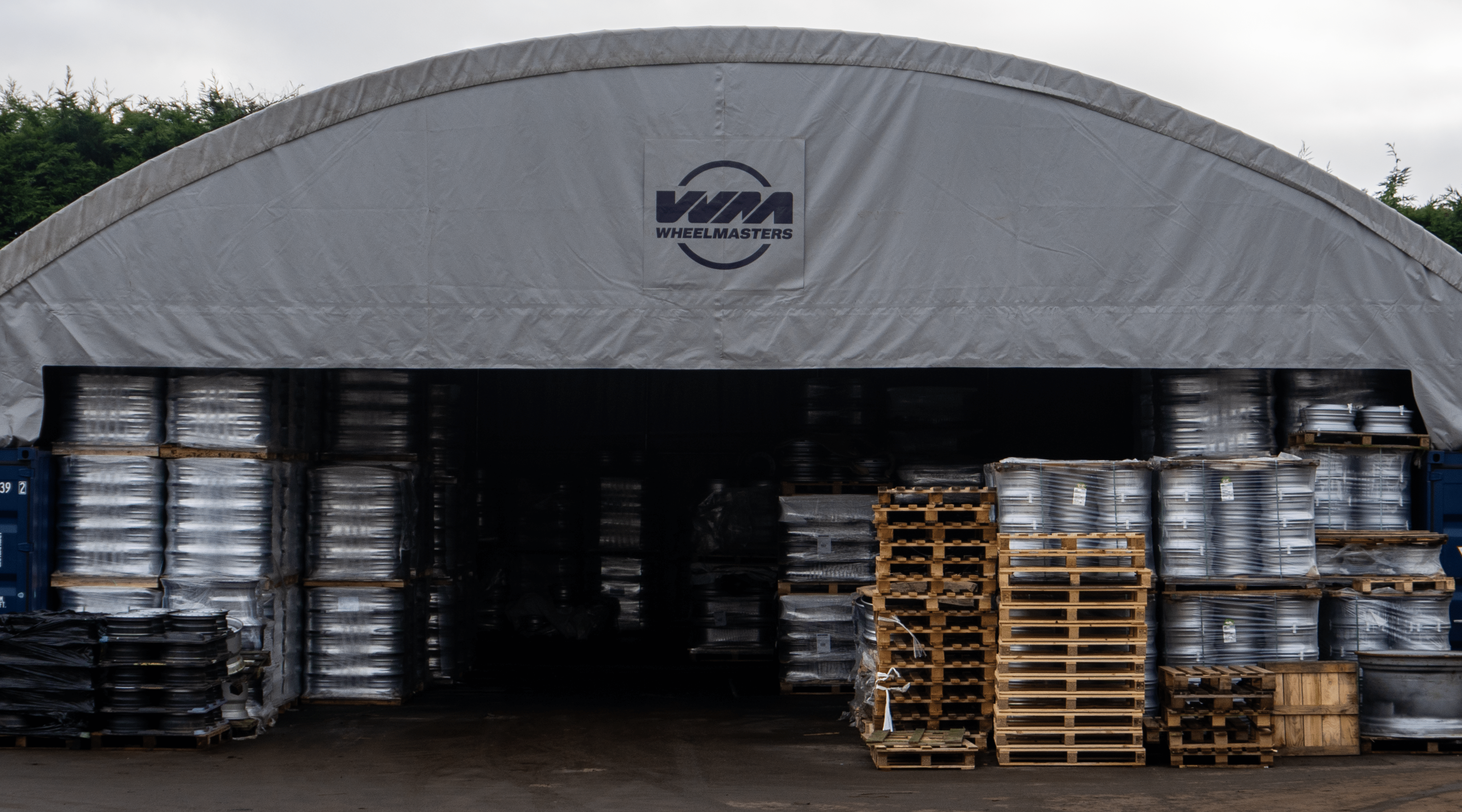 Refugio de Contenedor - 60ft x 40ft x 20ft (18.3m x 12m x 6m) Instalado en el Exterior de los contenedores